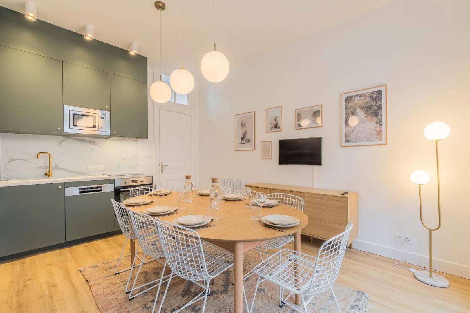 5-bedroom House In The Centre Of Lille. Guest house